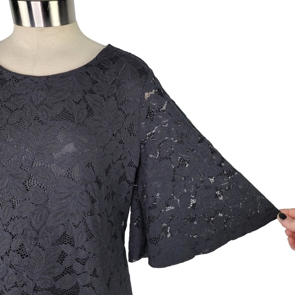 Banana Republic Lace Flare-Sleeve Relaxed Fit Top Blouse Women's Size S Black - Picture 2 of 9